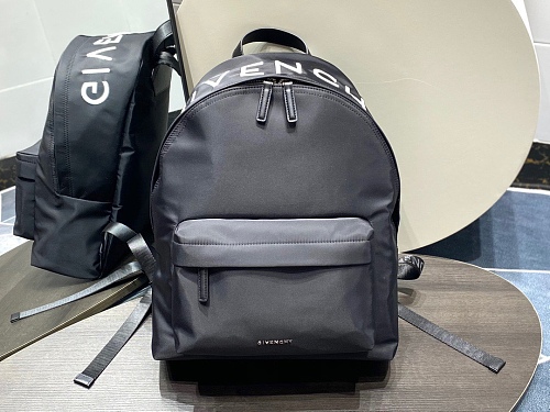 定番人気！ ジバンシー メンズ バックパック 偽物