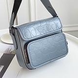 目を惹くカラーコーチ メンズ ショルダーバッグ スーパーコピーC9871