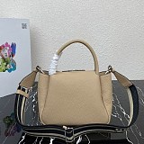 【大特価】プラダ スモール レザー ハンドバッグ 偽物 puv62684