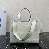 n級品 おすすめプラダ 偽物 ステッチモチーフ ラージ レザー ハンドバッグ 3サイズ puh27282