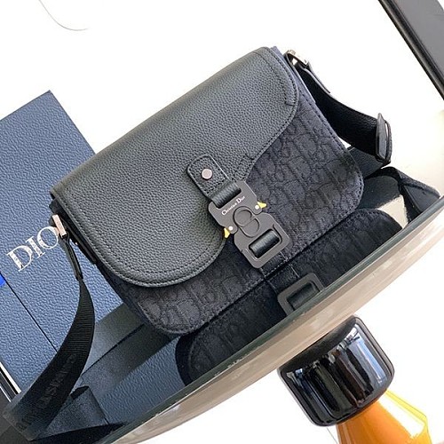 超限定♪ディオール SADDLE メッセンジャーバッグ スーパーコピー 1ADPO04