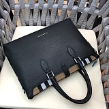 入手困難品！ バーバリー メンズ ブリーフケース 偽物