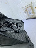 目を惹くカラー 2024 ルイヴィトン 新作ブリーフケース 偽物