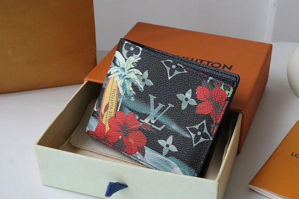 肌触り最高な ルイヴィトン 折り財布 偽物 M83468