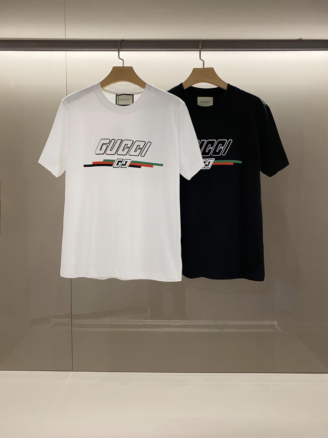 【限定カラー】2024 グッチ 新作 半袖Tシャツ 偽物 2色