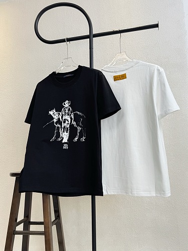 お洒落 2025 ルイヴィトン 新作 半袖Tシャツ コピー 2色