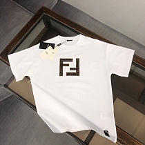 肌触り最高な 2025 フェンディ 新作 半袖Tシャツ スーパーコピー