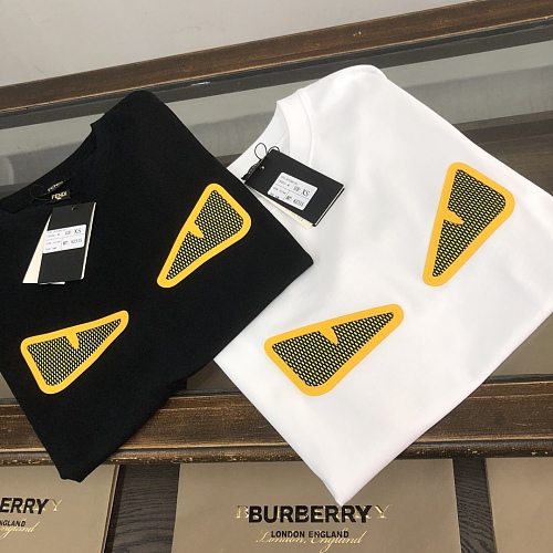 入手困難品！2025 フェンディ 新作 半袖Tシャツ 偽物