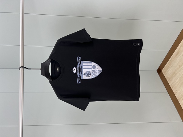 世界中で大人気♪ 2025 フェンディ 新作 半袖Tシャツ コピー