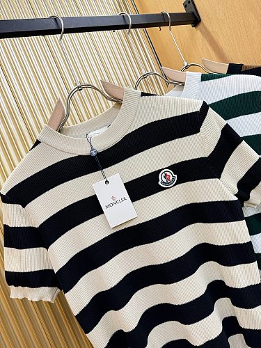 新色登場☆ 2025 モンクレール 新作 半袖Tシャツ コピー