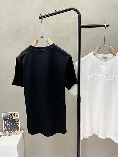 争奪戦 2025 モンクレール 新作 半袖Tシャツ 偽物 2色