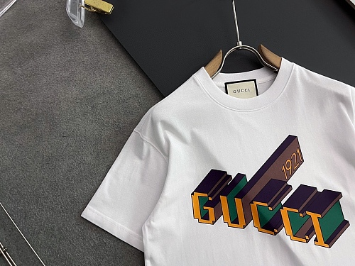 超希少！2025 グッチ 新作 半袖Tシャツ スーパーコピー