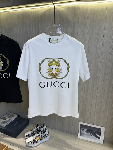注目アイテム☆ 2025 グッチ 新作 半袖Tシャツ 偽物 2色