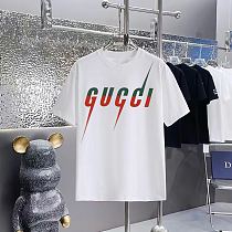人気急上昇 2025 グッチ 新作 半袖Tシャツ 偽物