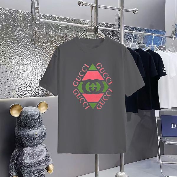 超希少！2025 グッチ 新作 半袖Tシャツ コピー
