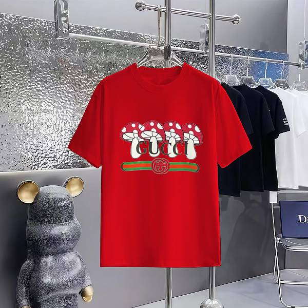 即発送！2025 グッチ 新作 半袖Tシャツ 偽物
