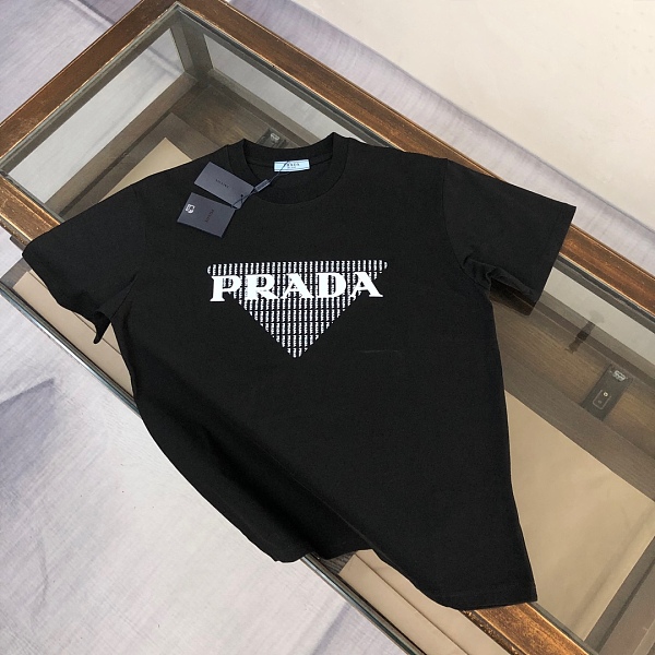 世界中で大人気♪ 2025 プラダ 新作 半袖Tシャツ スーパーコピー