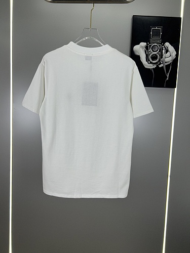 累積売上総額第１位！2025 バーバリー 新作 半袖Tシャツ 偽物