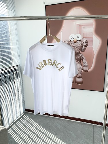 絶対欲しい！2025 ヴェルサーチェ 新作 半袖Tシャツ スーパーコピー