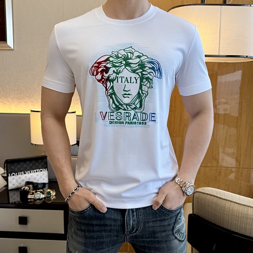 世界中で大人気♪ 2025 ヴェルサーチェ 新作 半袖Tシャツ 偽物