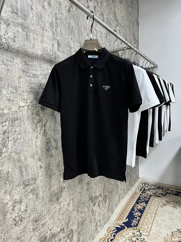 世界中で大人気♪  2025 プラダ 新作 半袖Tシャツ 偽物
