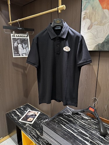人気爆発☆ 2025 プラダ 新作 半袖Tシャツ 偽物