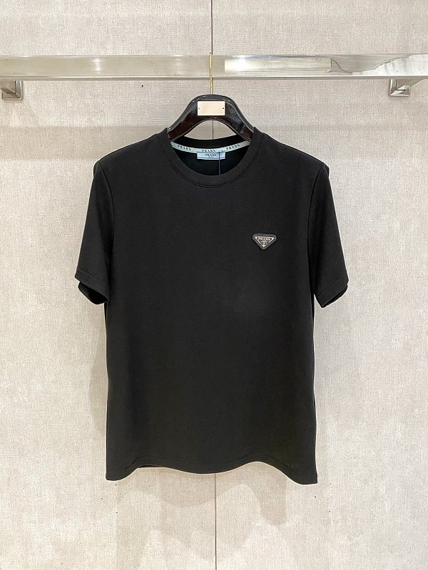 注目度抜群！ 2025 プラダ 新作 半袖Tシャツ 偽物