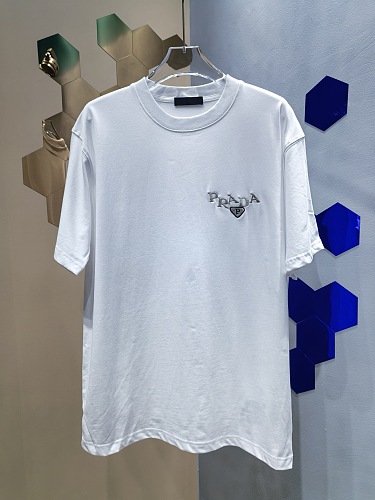 最安値挑戦 2025 プラダ 新作 半袖Tシャツ スーパーコピー