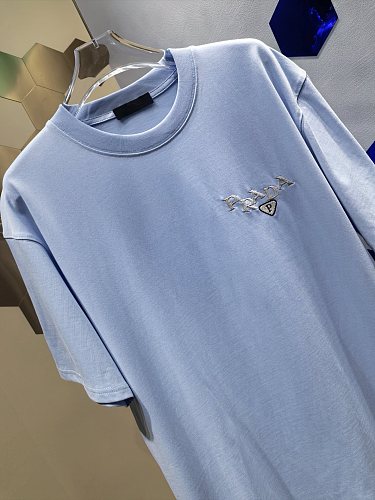 注目度抜群！2025 プラダ 新作 半袖Tシャツ 偽物