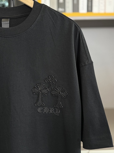 世界中で大人気♪ 2025 クロムハーツ 新作 半袖Tシャツ コピー