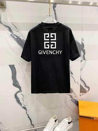 入手困難！2025 ジバンシー 新作 半袖Tシャツ 偽物