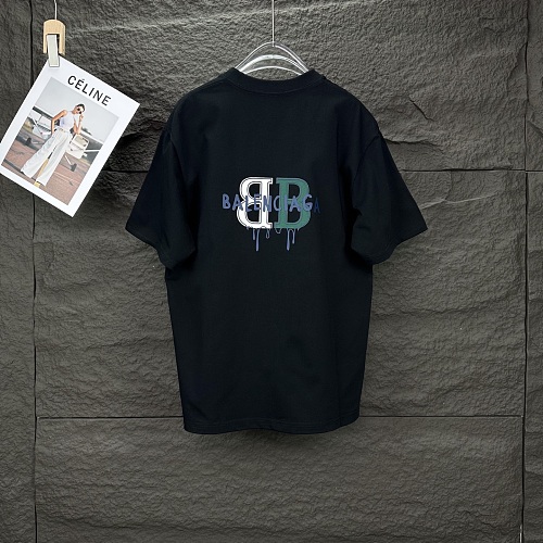注目度抜群！2025 バレンシアガ 新作 半袖Tシャツ 偽物
