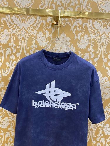 人気急上昇 2025 バレンシアガ 新作 半袖Tシャツ コピー