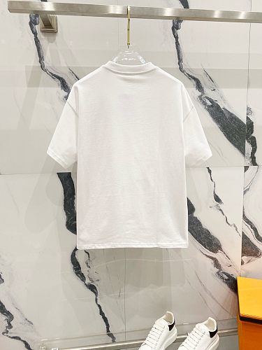 人気爆発☆ 2025 セリーヌ 新作 半袖Tシャツ スーパーコピー