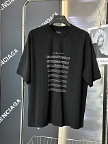 世界中で大人気♪ 2025 バレンシアガ 新作 半袖Tシャツ 偽物