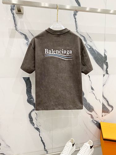 注目アイテム♡ 2025 バレンシアガ 新作 半袖Tシャツ コピー