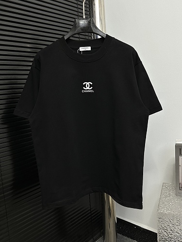 入手困難！2025 シャネル 新作 半袖Tシャツ コピー