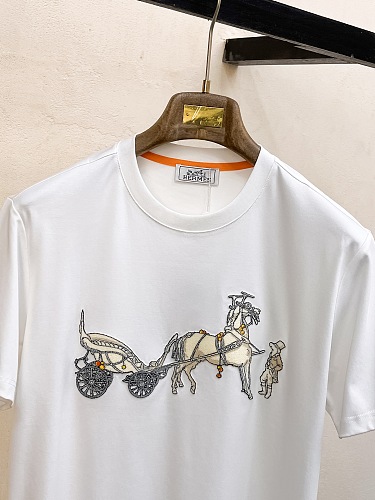 一目惚れ♪ 2025 エルメス 新作 半袖Tシャツ コピー