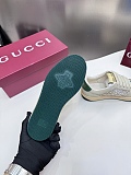 目を惹くカラー 2026 グッチ 新作 男女兼用 スニーカー スーパーコピー
