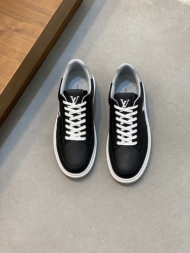 完売必至 2026 ルイヴィトン  新作 スニーカー コピー