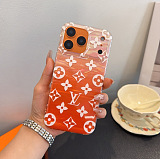 争奪戦 2026 ルイヴィトン 新作 iPhone ケース 全機種 販売 偽物