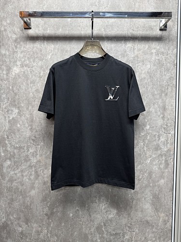 【大特価】2026 ルイヴィトン 新作 半袖Tシャツ スーパーコピー