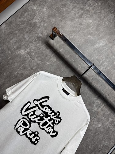 人気No1 2026 ルイヴィトン 新作 半袖Tシャツ 偽物