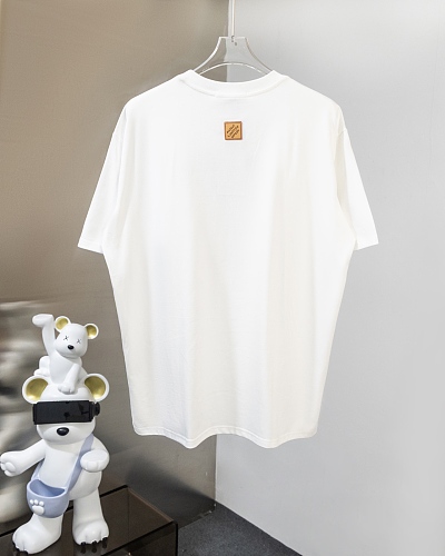 激安価格！2026 ルイヴィトン 新作 半袖Tシャツ 偽物