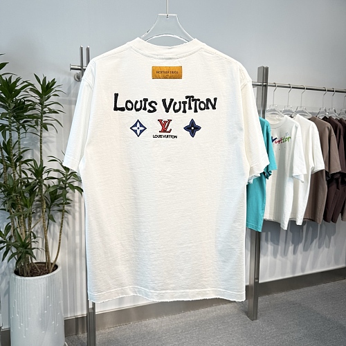 人気爆発☆ 2026 ルイヴィトン 新作 半袖Tシャツ コピー