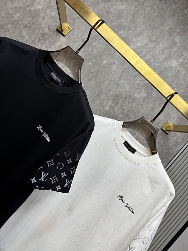 注目アイテム♡ 2026 ルイヴィトン 新作 半袖Tシャツ スーパーコピー 2色