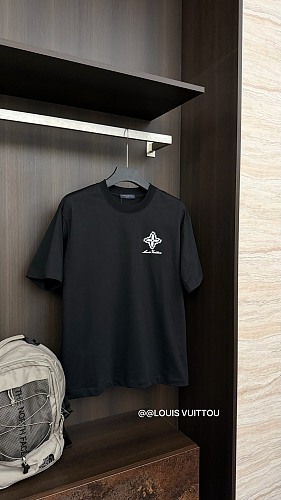 高品質♪♪♪ 2026 ルイヴィトン 新作 半袖Tシャツ 偽物
