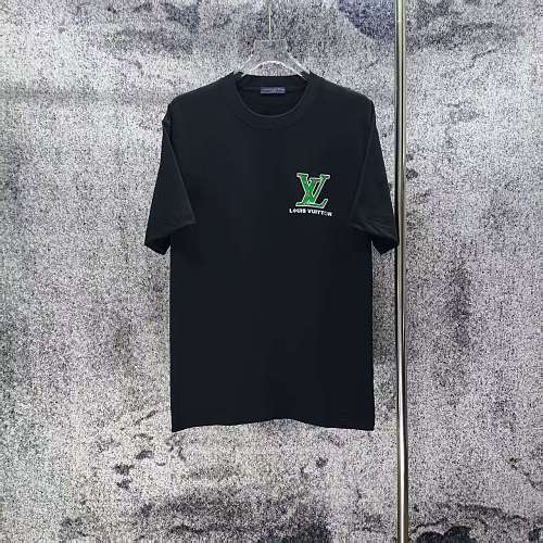 注目アイテム☆ 2026 ルイヴィトン 新作 半袖Tシャツ コピー
