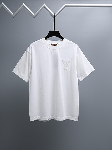 送料込 2026 ルイヴィトン 新作 半袖Tシャツ 偽物