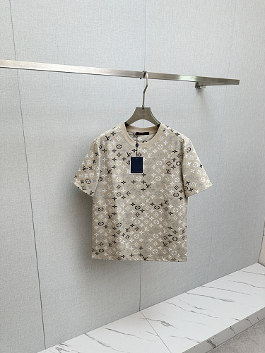 絶対欲しい！2026 ルイヴィトン 新作 半袖Tシャツ コピー